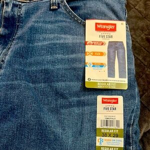 Wrangler Men's Blue Jeans Regular fit 38x29 Five Star with performance Flex.